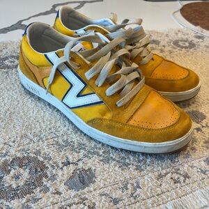 Vans Men's Yellow and White Sneakers